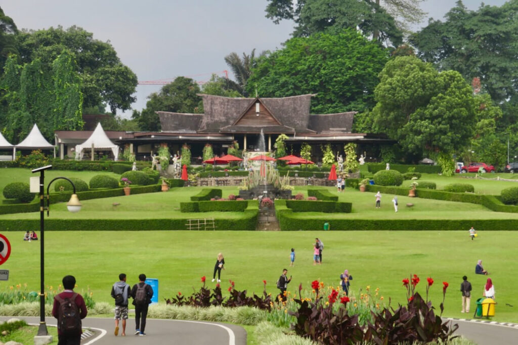 Tempat Wisata Kebun Raya Bogor
