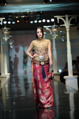 Kebaya Merah Hitam Oriental