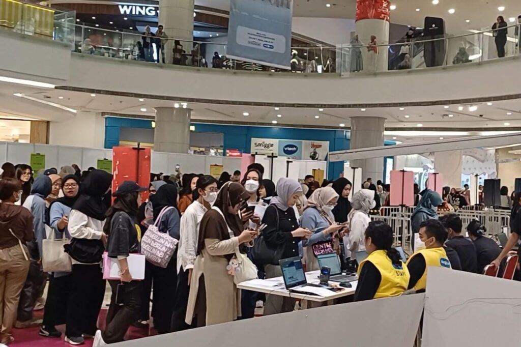 BPKN RI Turun Tangan Atasi Chaos Redemption Wristband Konser SEVENTEEN di Jakarta